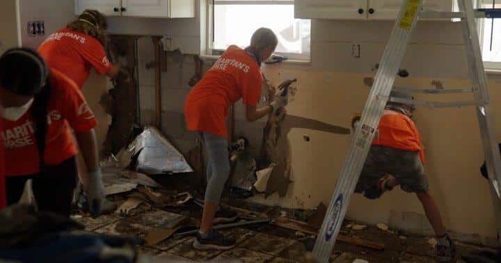 How volunteers gut hurricane homes to prevent mold growth